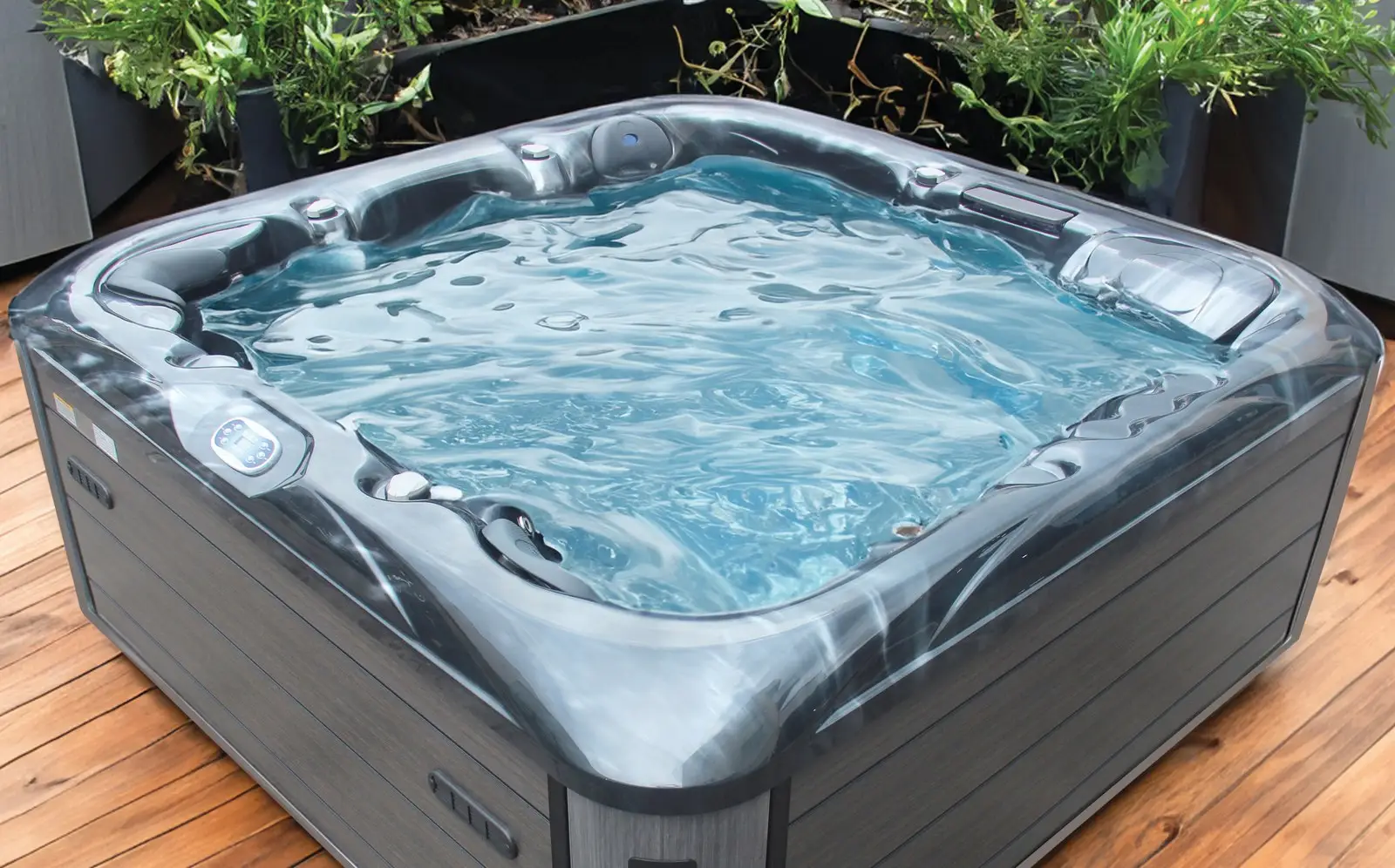 Mondial Piscine — Spa Confort 5 : 5 postes de massage, 3 assis et 2 allongés, 56 jets de massage air/eau, 6