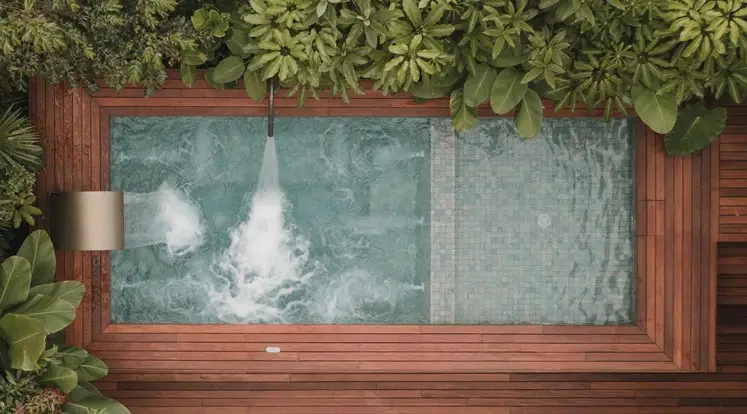 Couleur de la piscine par Ezarri